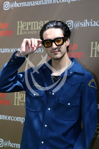 Sebastián Poza en Hermanas