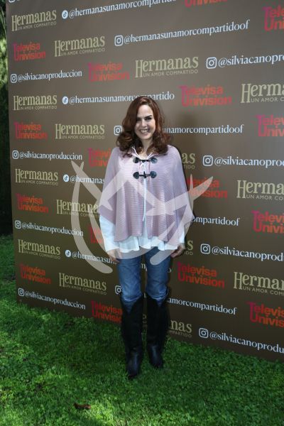 Silvia Lomelí en Hermanas