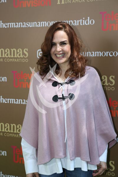 Silvia Lomelí en Hermanas
