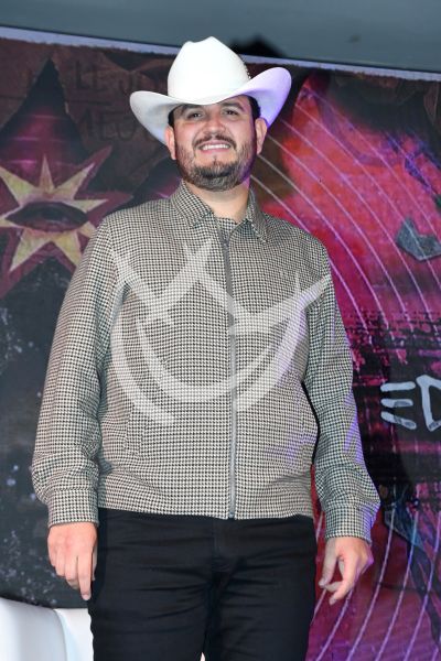 Edén Muñoz es de oro y platino rumbo al Auditorio