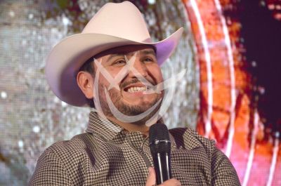 Edén Muñoz es de oro y platino rumbo al Auditorio