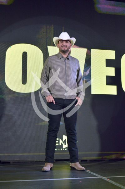 Edén Muñoz es de oro y platino rumbo al Auditorio