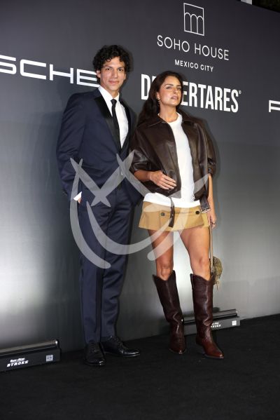 Aislinn Derbez en Despertares