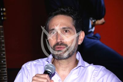 Benny quiere Nacer Una Vez Más