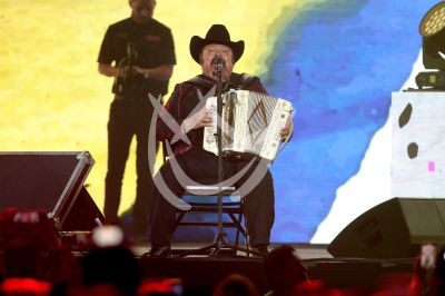 Ramón Ayala celebra a Mx