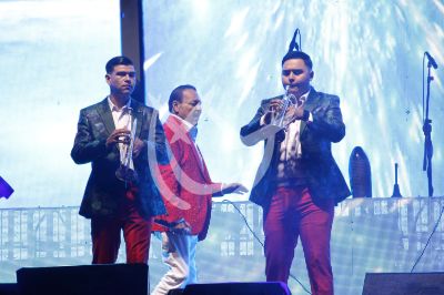 Julio Preciado le canta a México