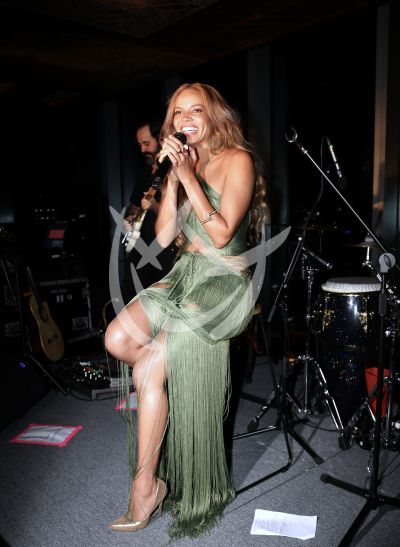 Leslie Grace canta Ayayay