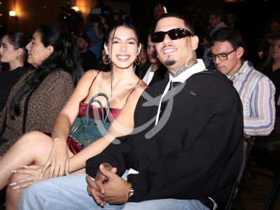 Bebeshito y esposa