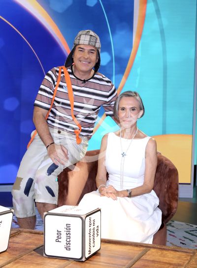 El Chavo y todos reciben a Florinda