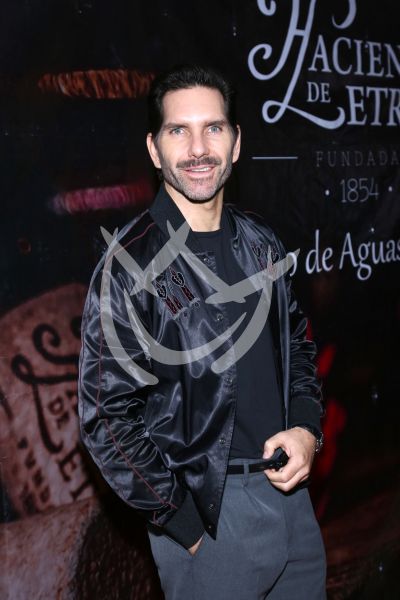Arap Bethke con Tu Gato