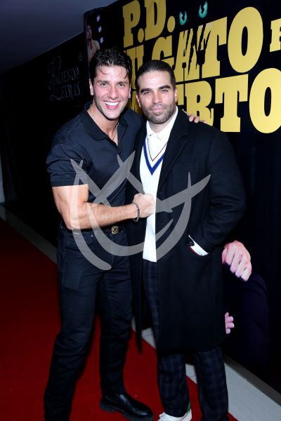 Rodrigo y Alejandro con Tu Gato