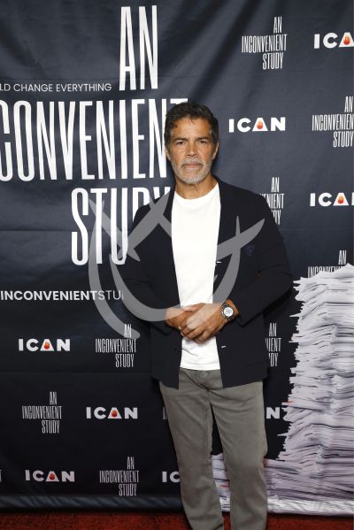 Esai Morales es Inconvenient
