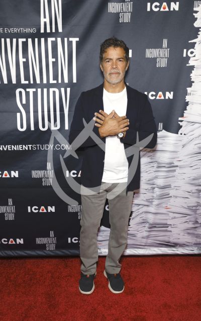 Esai Morales es Inconvenient