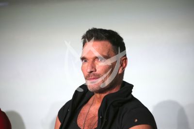 Julián Gil y Valería Marín en El Conquistador