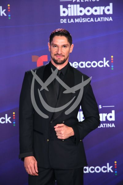 Paco Pizaña en Billboard Latino