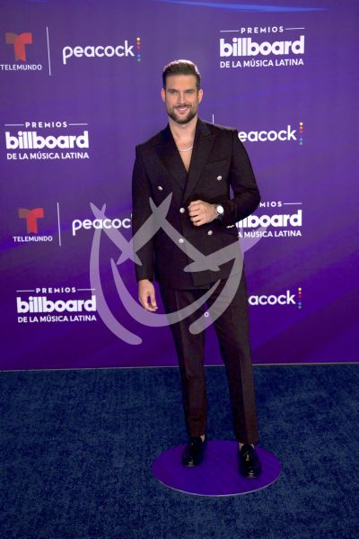 Clovis Nienow en Billboard Latino