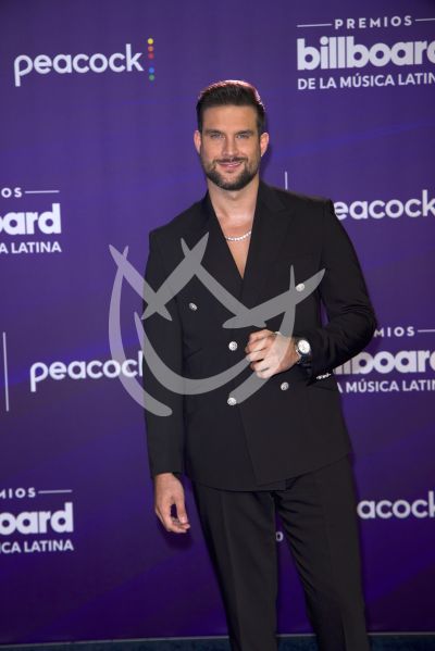 Clovis Nienow en Billboard Latino