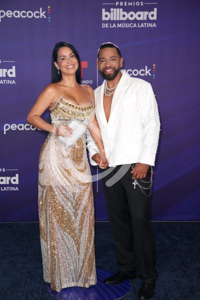 Henry Santos y Giselle Méndez en Billboard Latino