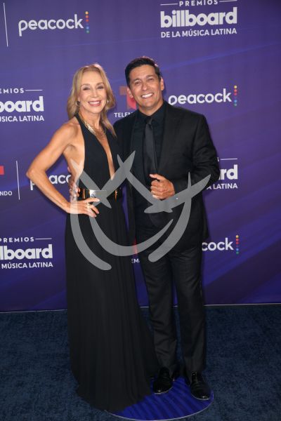Rafael Araneda y esposa en Billboard Latino