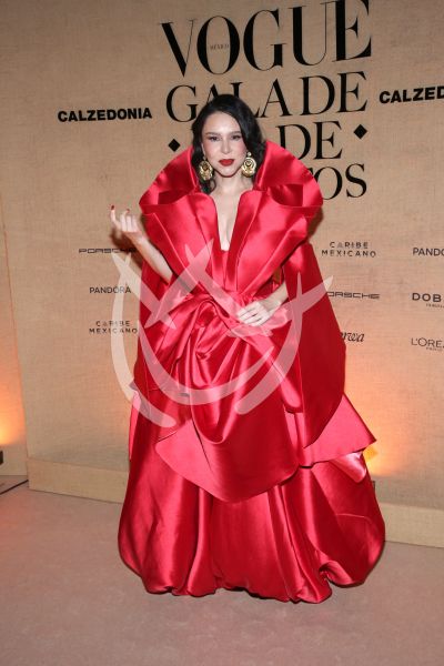 Denisse Guerrero de Gala con Muertos