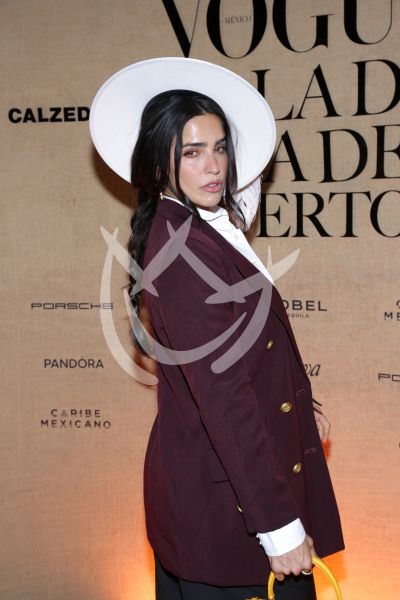 Bárbara de Regil de Gala con Muertos