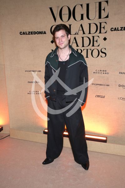 Nicolás Haza de Gala con Muertos