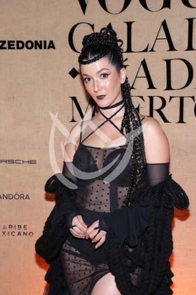 Eréndira Ibarra de Gala con Muertos