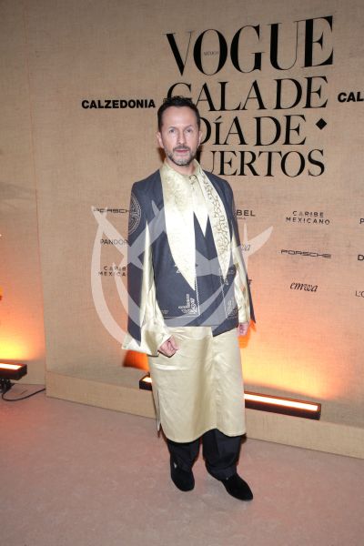 Oscar Madrazo de Gala con Muertos