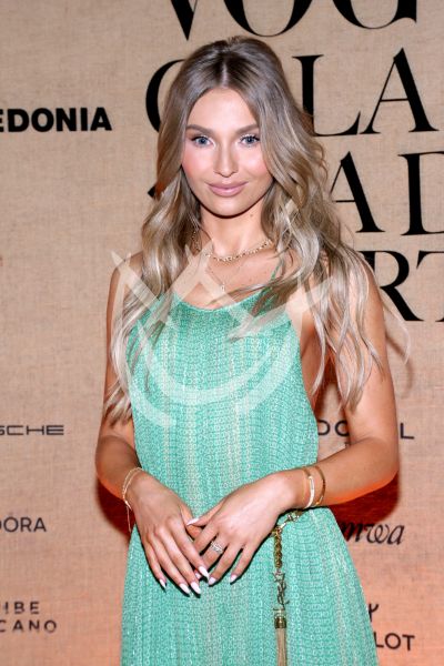 Irina Baeva de Gala con Muertos