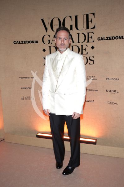 Erik Hayser de Gala con Muertos