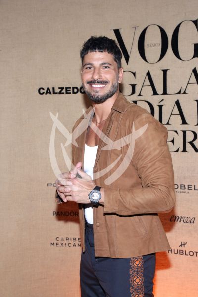 Uriel del Toro de Gala con Muertos