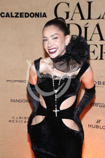 Karime Pindter de Gala con Muertos