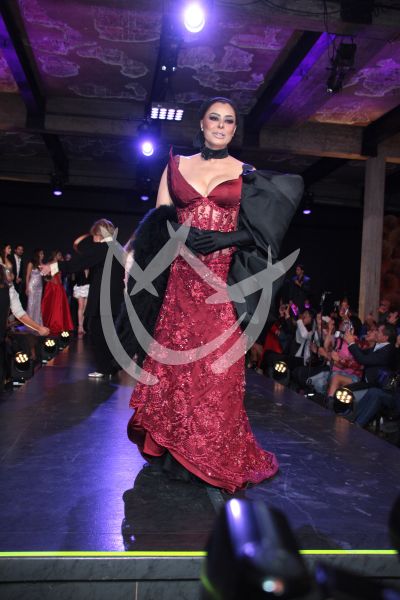 Yadhira Carrillo con Hilos