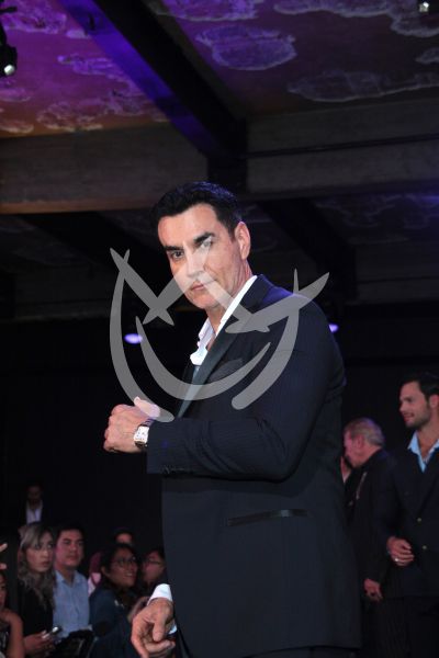 David Zepeda con Hilos
