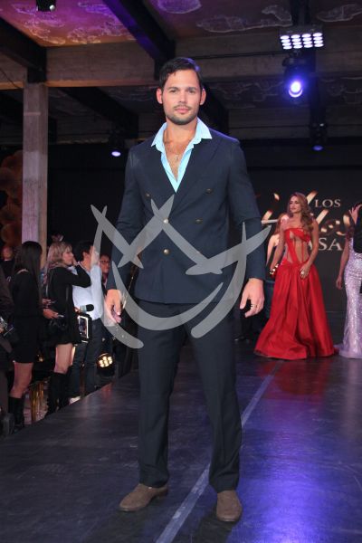 Emmanuel Palomares con Hilos