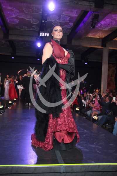 Yadhira Carrillo con Hilos