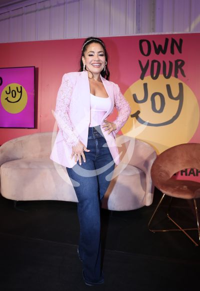 Carolina Sandoval en Days to Shine