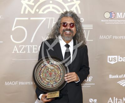 George Lopez es un regalo Azteca