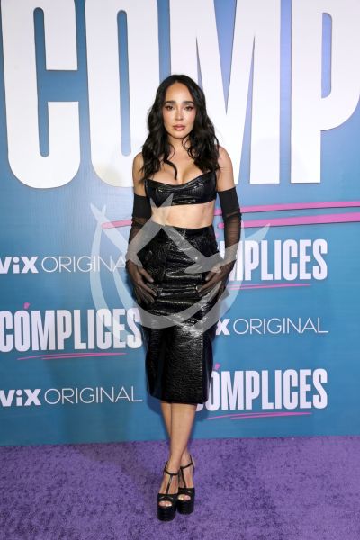 Manelyk González con Cómplices