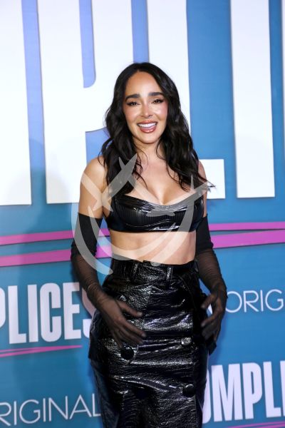 Manelyk González con Cómplices