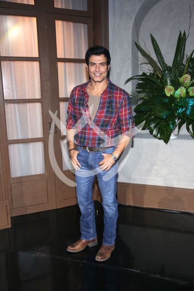 Andrés Palacios se Oculta