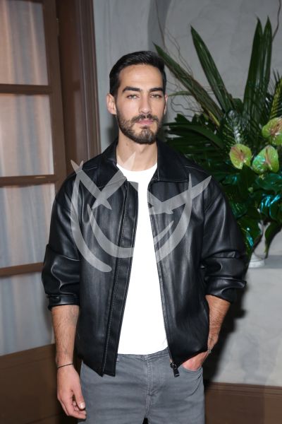 Michel Duval se Oculta