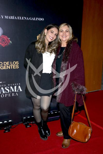 Gloria Aura y mamá con El Fantasma