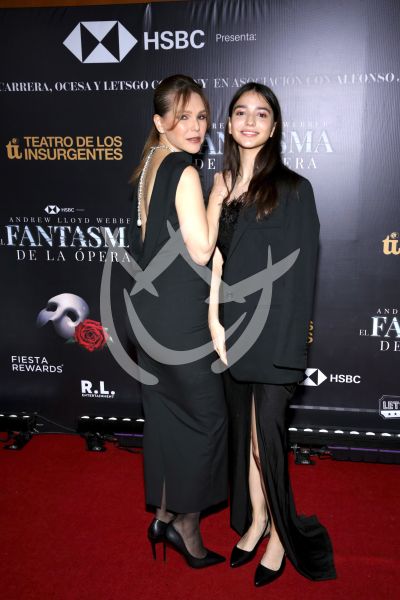 Kika Edgar e hija con El Fantasma