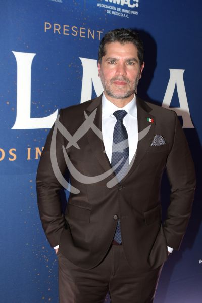 Eduardo Verástegui con ALMA