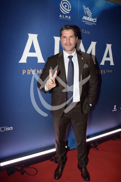 Eduardo Verástegui con ALMA