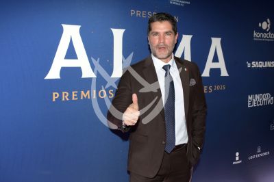 Eduardo Verástegui con ALMA