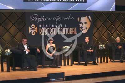 Itatí y Roberto Cantoral Jr de homenaje