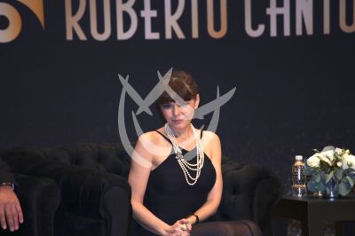 Itatí Cantoral en familia homenajea a papá Roberto