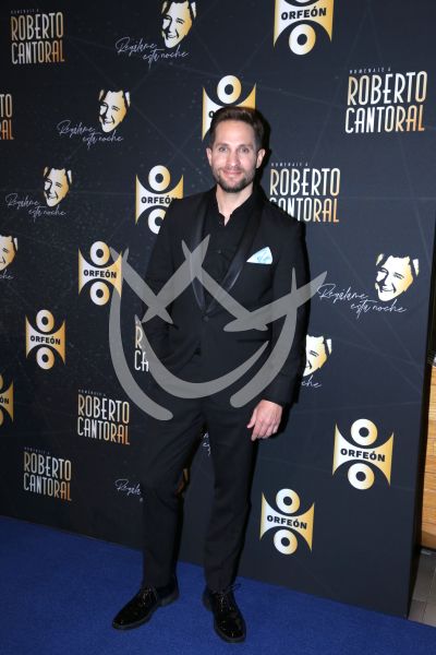 Paco Di María homenajea a don Roberto